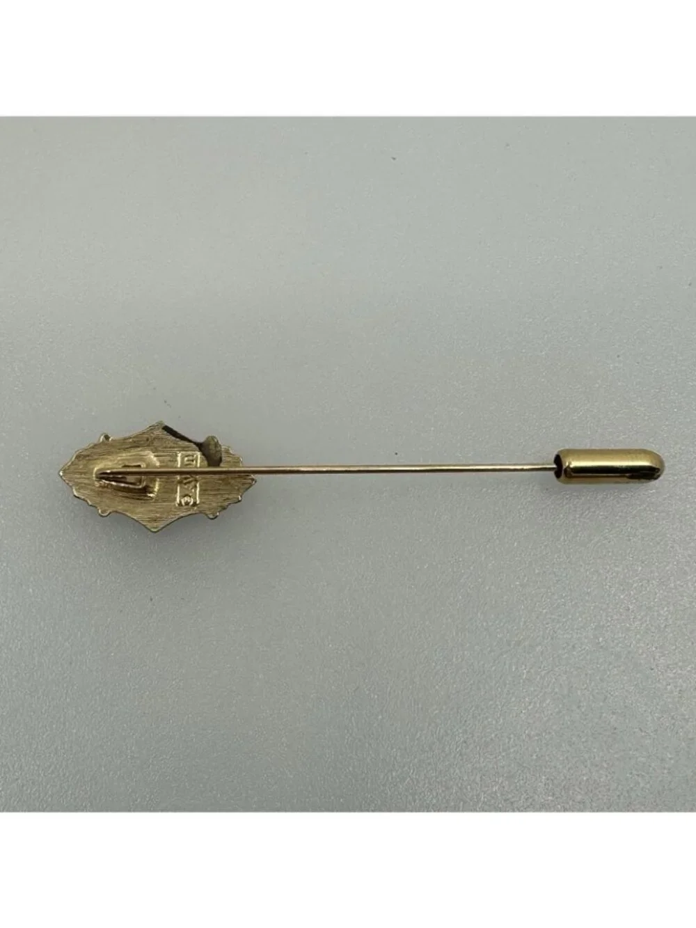 Vintage Avon Kensington Stick Pin Victorian Revival Gold Tone Heraldic Lapel - Picture 4 of 7
